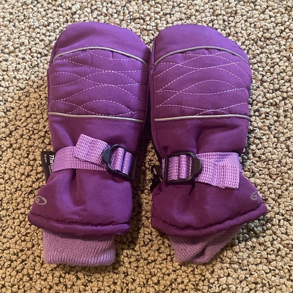 NWOT Champion Girls 4-7 Purple Waterproof Adjustable Mittens - Picture 1 of 6